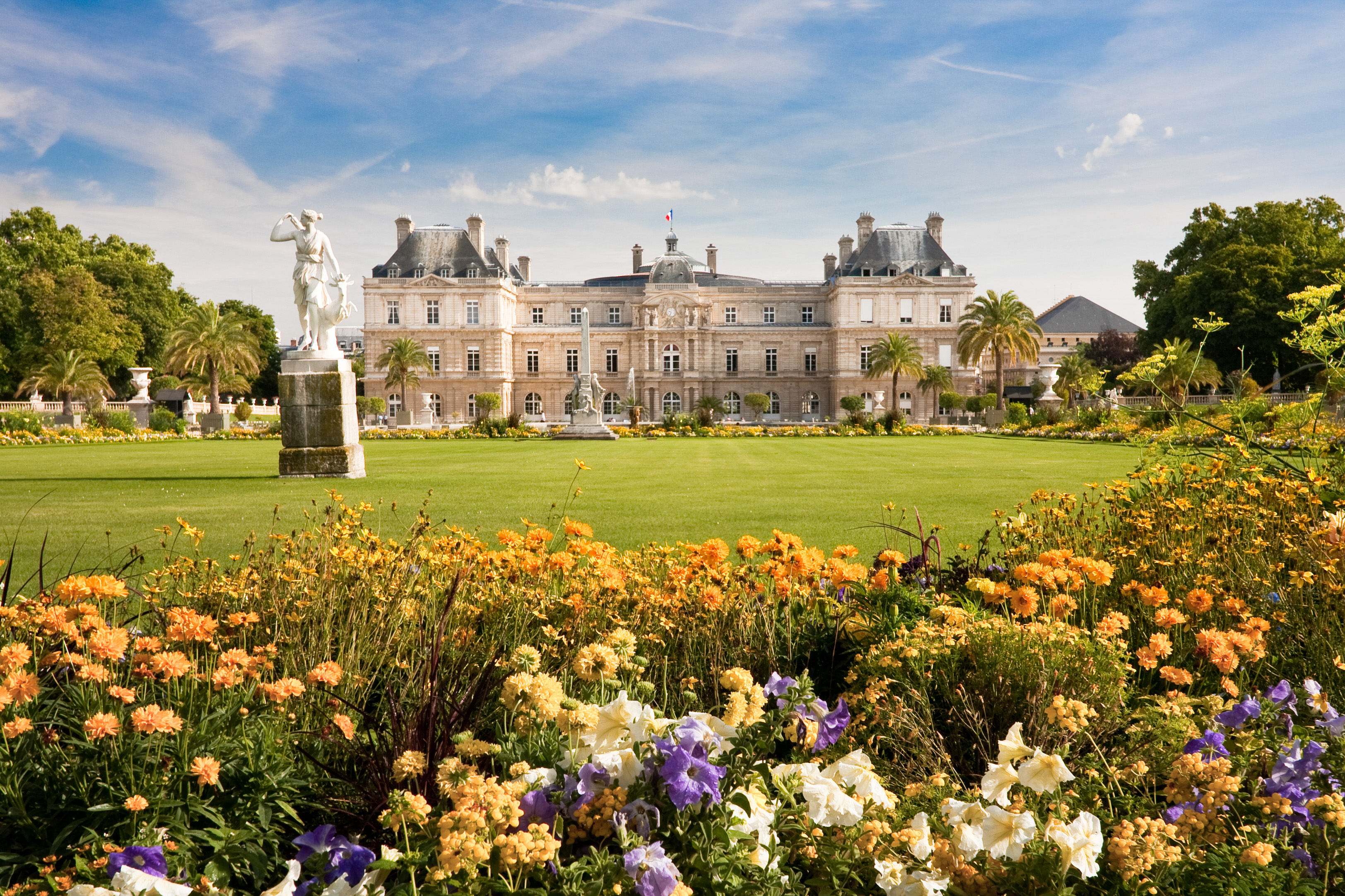 Jardins de paris. Сад Люксембург Париж. Люксембургский дворец в Париже. Парки Парижа Люксембургский парк. Жардин де Люксембург Париж.