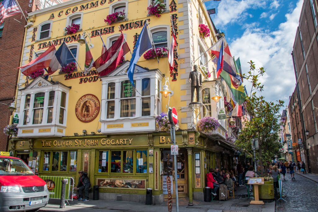 traditional pub in dublin