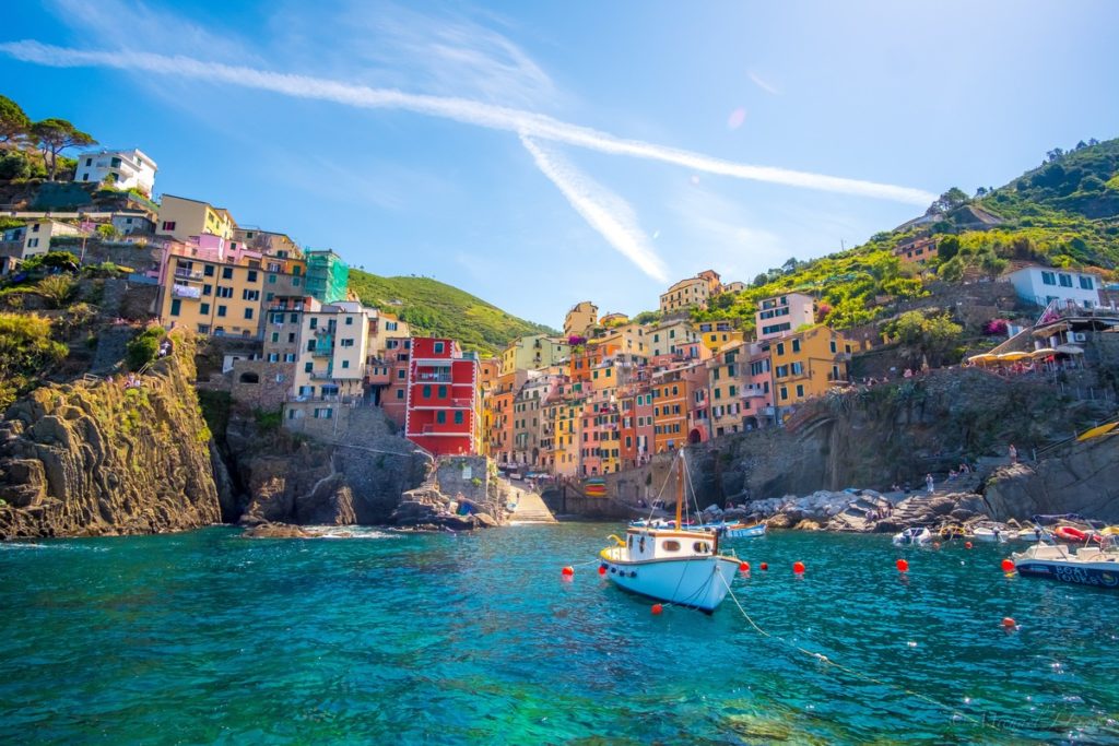 colourful houses blue ocean cinque terre italy