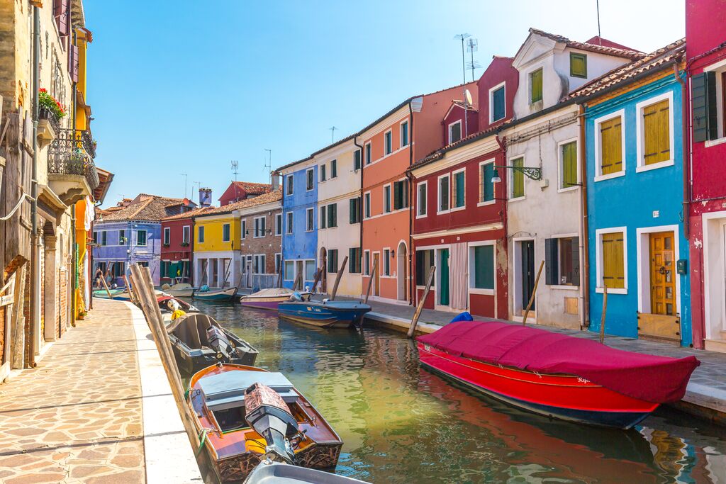 Burano canal and coloured houses