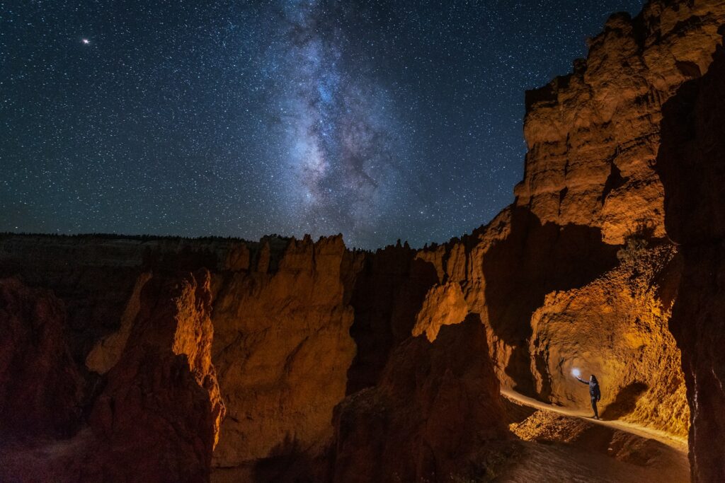 Bryce Canyon photographed under a starry night sky 