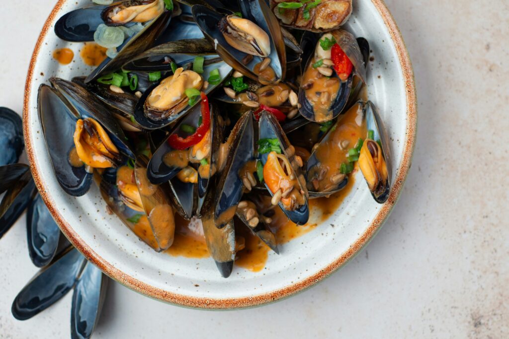 plate of steamed mussels