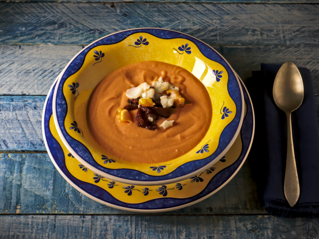 Colourful plate of Salmorejo