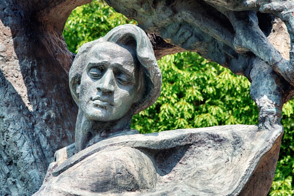 chopin statue warsaw 