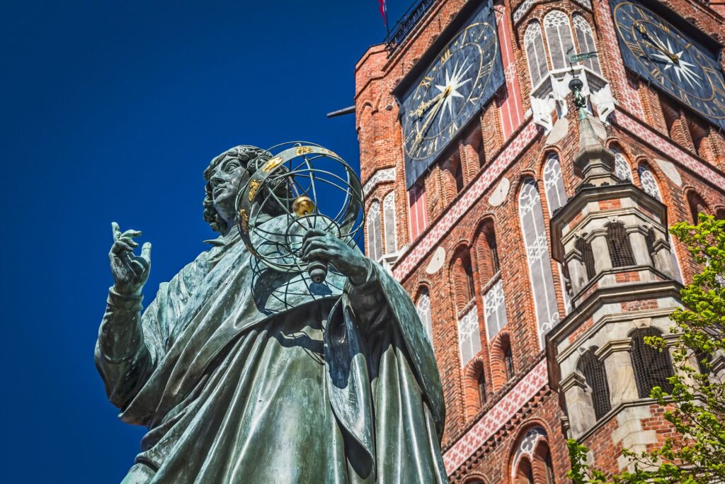 statue of copernicus in torun